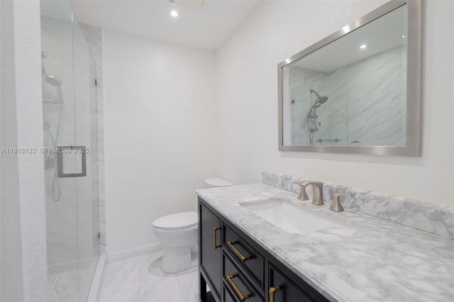 6634 Hope St, Hollywood, FL 33024