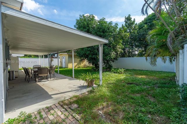 6634 Hope St, Hollywood, FL 33024