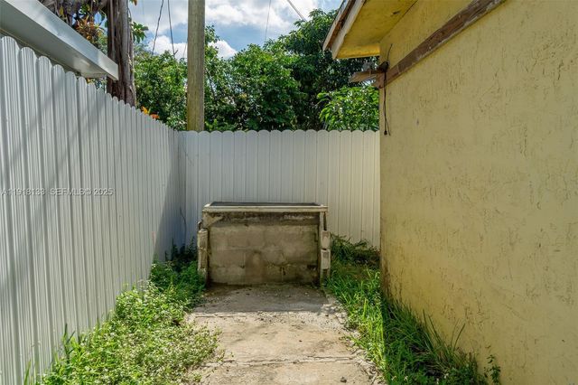 6634 Hope St, Hollywood, FL 33024