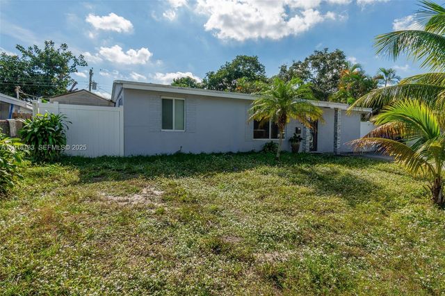 6634 Hope St, Hollywood, FL 33024