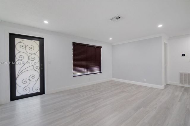 6634 Hope St, Hollywood, FL 33024