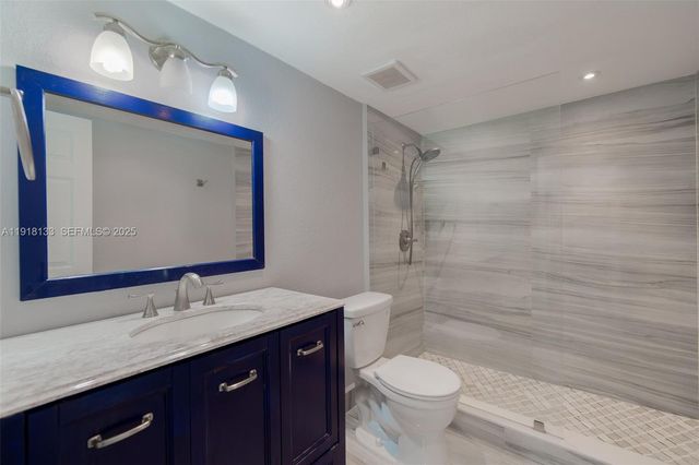 6634 Hope St, Hollywood, FL 33024