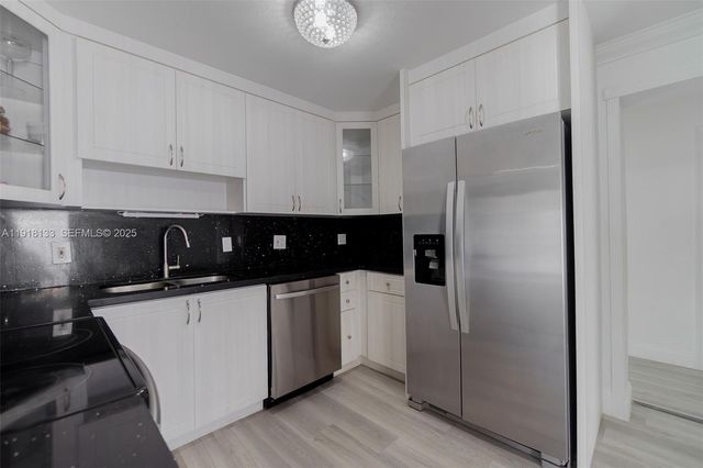 6634 Hope St, Hollywood, FL 33024