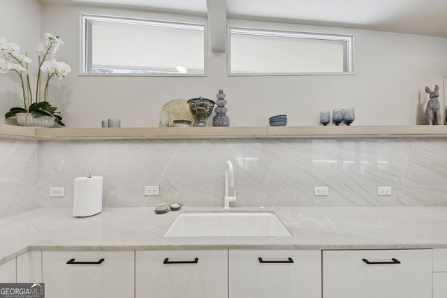 505 Hollydale Court NW, Atlanta, GA 30342