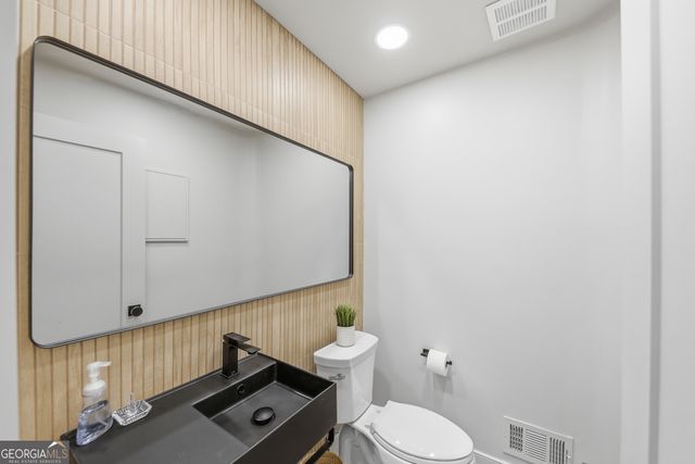 505 Hollydale Court NW, Atlanta, GA 30342