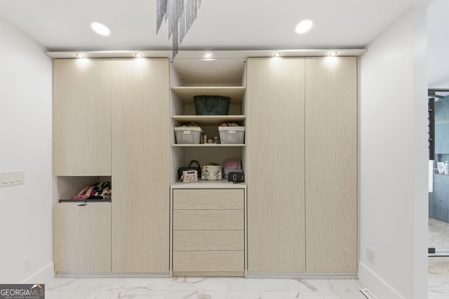 505 Hollydale Court NW, Atlanta, GA 30342