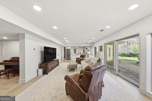 505 Hollydale Court NW, Atlanta, GA 30342