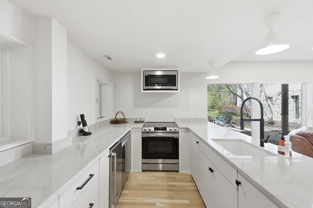 505 Hollydale Court NW, Atlanta, GA 30342