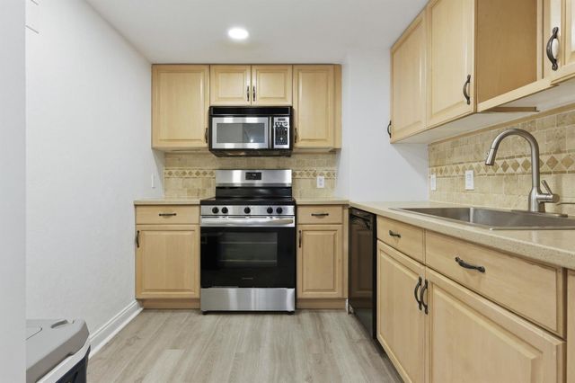 5600 N Flagler Drive 1605, West Palm Beach, FL 33407