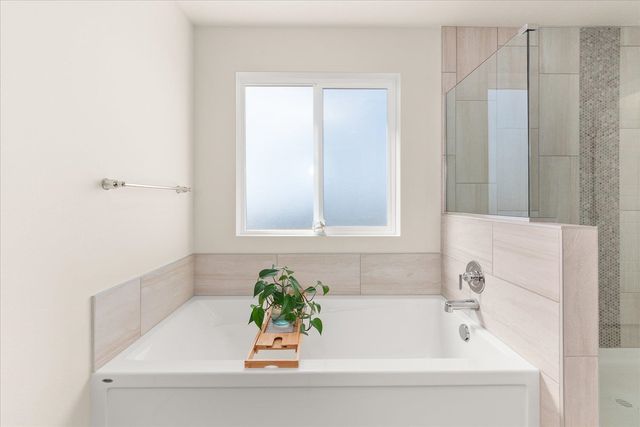 10615 N Paiute Dr, Spokane, WA 99208