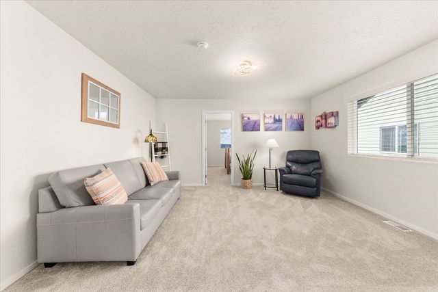 10615 N Paiute Dr, Spokane, WA 99208