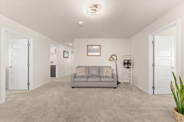 10615 N Paiute Dr, Spokane, WA 99208