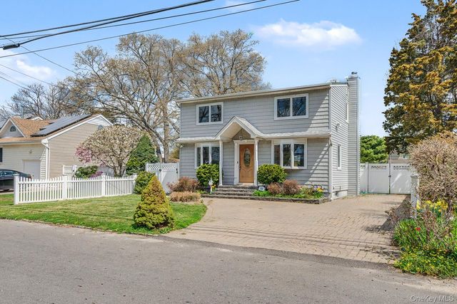 408 N Broome Avenue, Lindenhurst, NY 11757