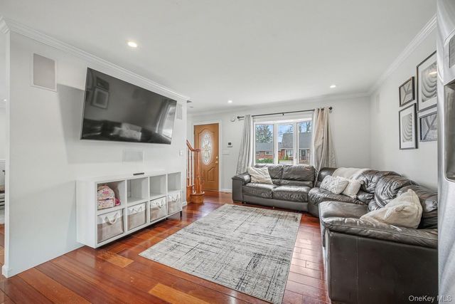 408 N Broome Avenue, Lindenhurst, NY 11757
