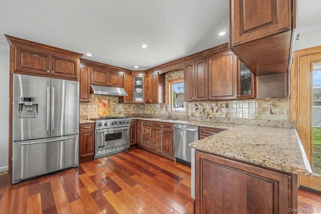 408 N Broome Avenue, Lindenhurst, NY 11757