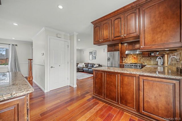 408 N Broome Avenue, Lindenhurst, NY 11757
