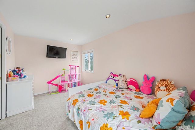 408 N Broome Avenue, Lindenhurst, NY 11757
