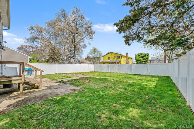 408 N Broome Avenue, Lindenhurst, NY 11757