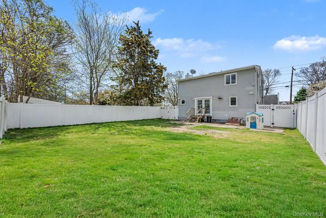 408 N Broome Avenue, Lindenhurst, NY 11757