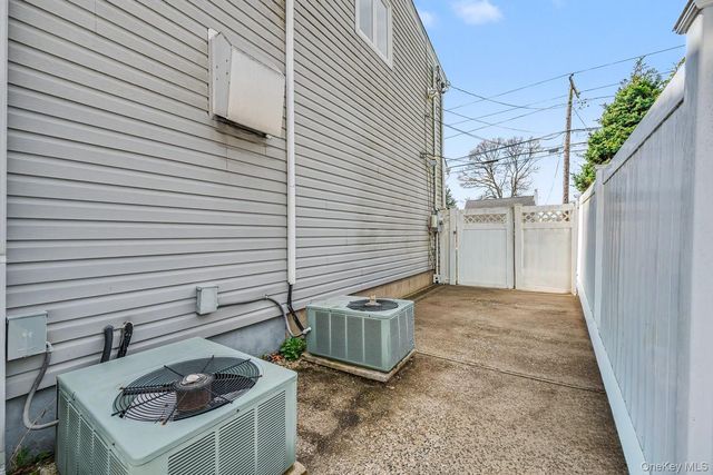 408 N Broome Avenue, Lindenhurst, NY 11757