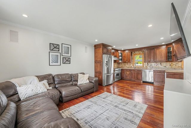408 N Broome Avenue, Lindenhurst, NY 11757