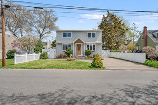 408 N Broome Avenue, Lindenhurst, NY 11757