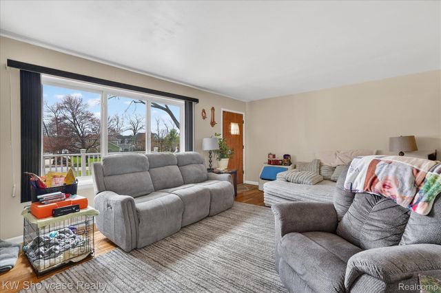 3762 Lakewood Drive, Waterford Charter Township, MI 48329