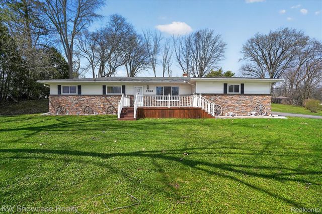 3762 Lakewood Drive, Waterford Charter Township, MI 48329