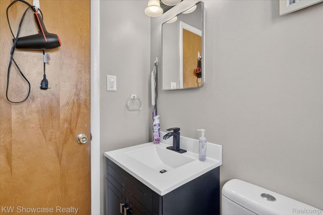 3762 Lakewood Drive, Waterford Charter Township, MI 48329