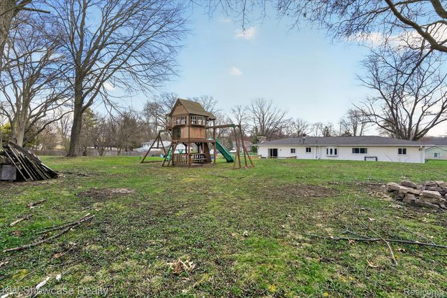 3762 Lakewood Drive, Waterford Charter Township, MI 48329