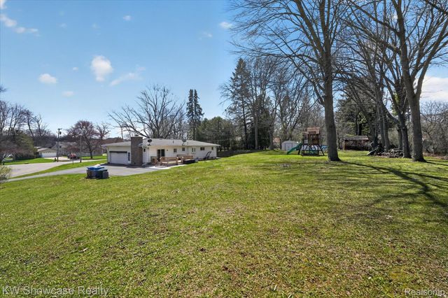 3762 Lakewood Drive, Waterford Charter Township, MI 48329