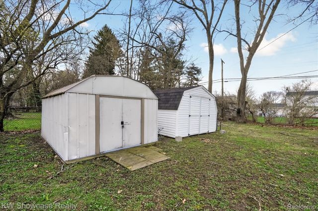 3762 Lakewood Drive, Waterford Charter Township, MI 48329