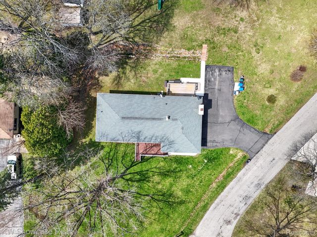 3762 Lakewood Drive, Waterford Charter Township, MI 48329