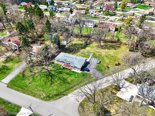 3762 Lakewood Drive, Waterford Charter Township, MI 48329