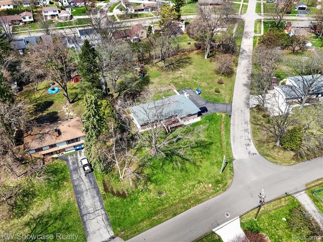 3762 Lakewood Drive, Waterford Charter Township, MI 48329