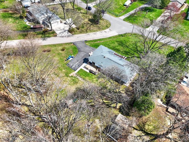 3762 Lakewood Drive, Waterford Charter Township, MI 48329