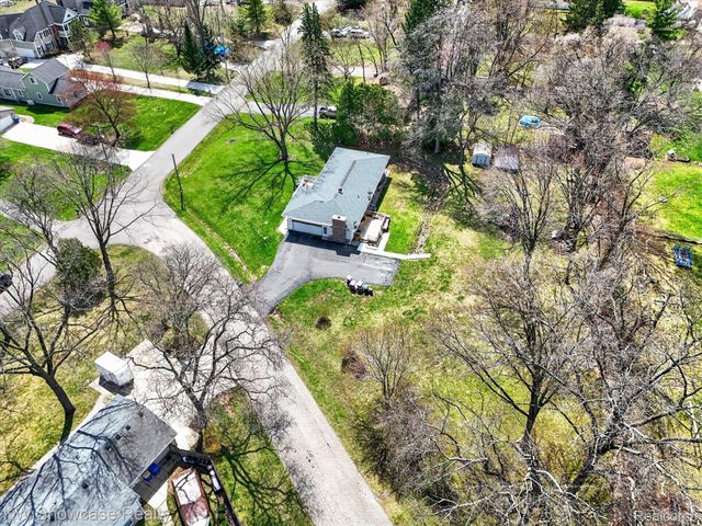 3762 Lakewood Drive, Waterford Charter Township, MI 48329