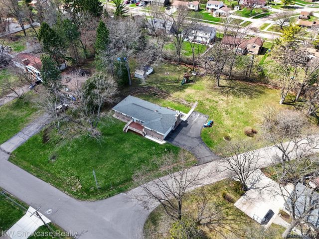 3762 Lakewood Drive, Waterford Charter Township, MI 48329