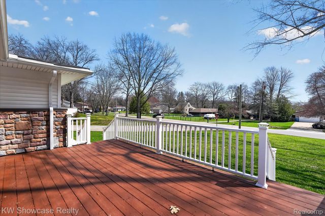 3762 Lakewood Drive, Waterford Charter Township, MI 48329