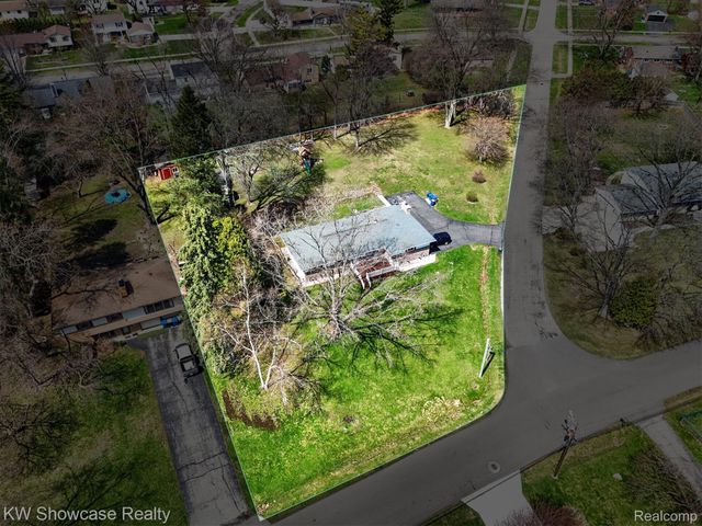 3762 Lakewood Drive, Waterford Charter Township, MI 48329