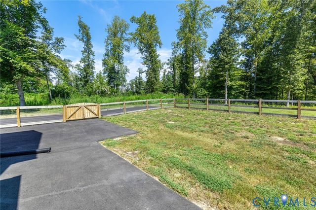 8370 Roden Dr, Mechanicsville, VA 23111