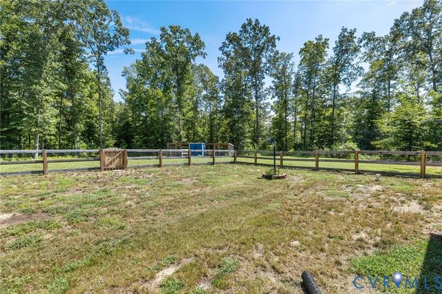 8370 Roden Dr, Mechanicsville, VA 23111