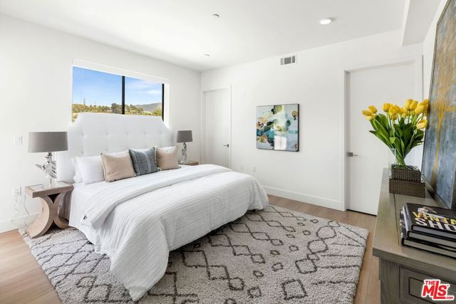 3651 Regal Place 201, Los Angeles, CA 90068