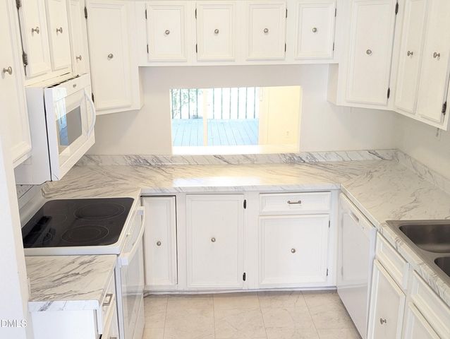 4100 Five Oaks Drive Unit 15, Durham, NC 27707