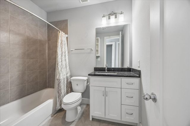 411 Grove Street C, Houston, TX 77020