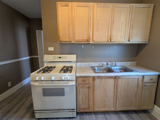10700 S Avenue M, Chicago, IL 60617