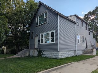 10700 S Avenue M, Chicago, IL 60617