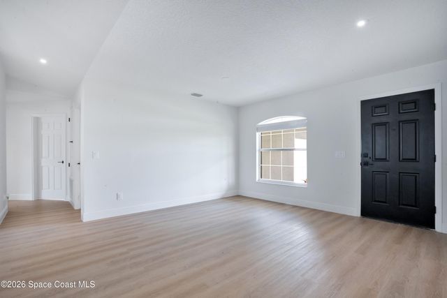 934 Eastlake Street SE, Palm Bay, FL 32909