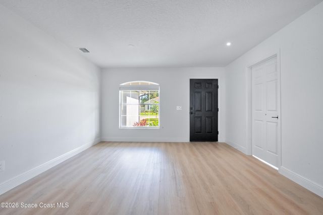 934 Eastlake Street SE, Palm Bay, FL 32909