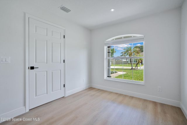934 Eastlake Street SE, Palm Bay, FL 32909